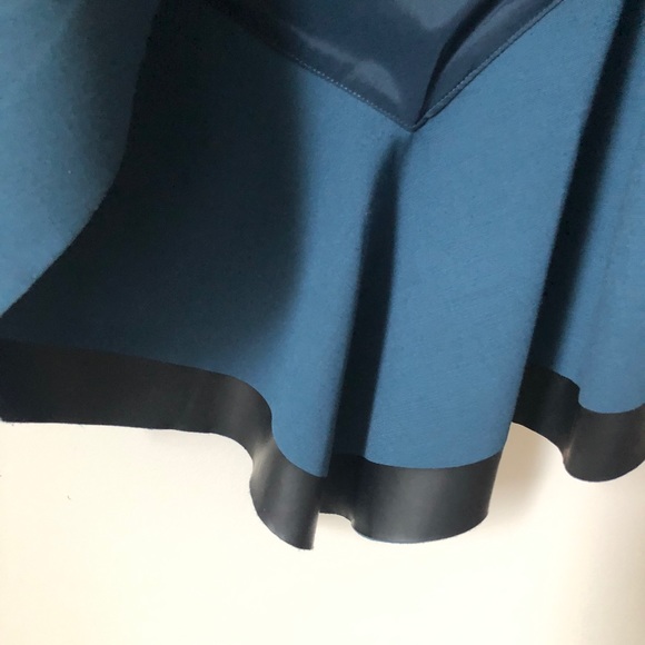 Dress with cut out back - Picture 3 of 3